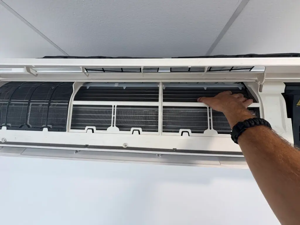 klíma tisztítás és karbantartás beltéri egység szűrő tisztítása budapest