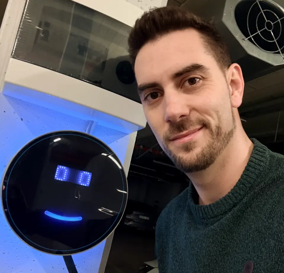 villanyszerelő elektromos autó töltő telepítés közben budapest