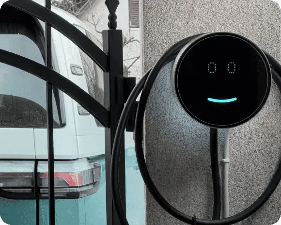 falra szerelt elektromos autó töltő telepítés kültéren budapest