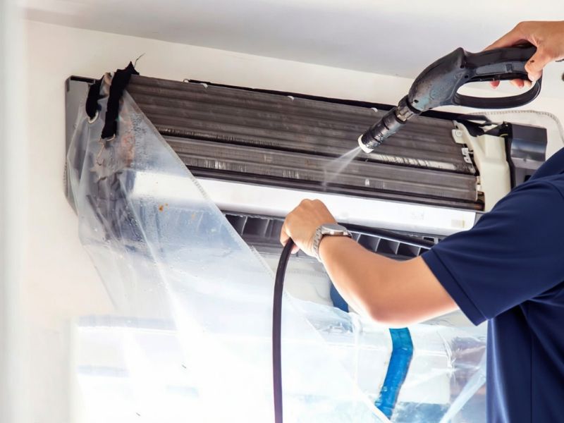 Klímatisztítás és vegyszeres mosás védőfóliával a ZENTX szakembereitől Budapesten.