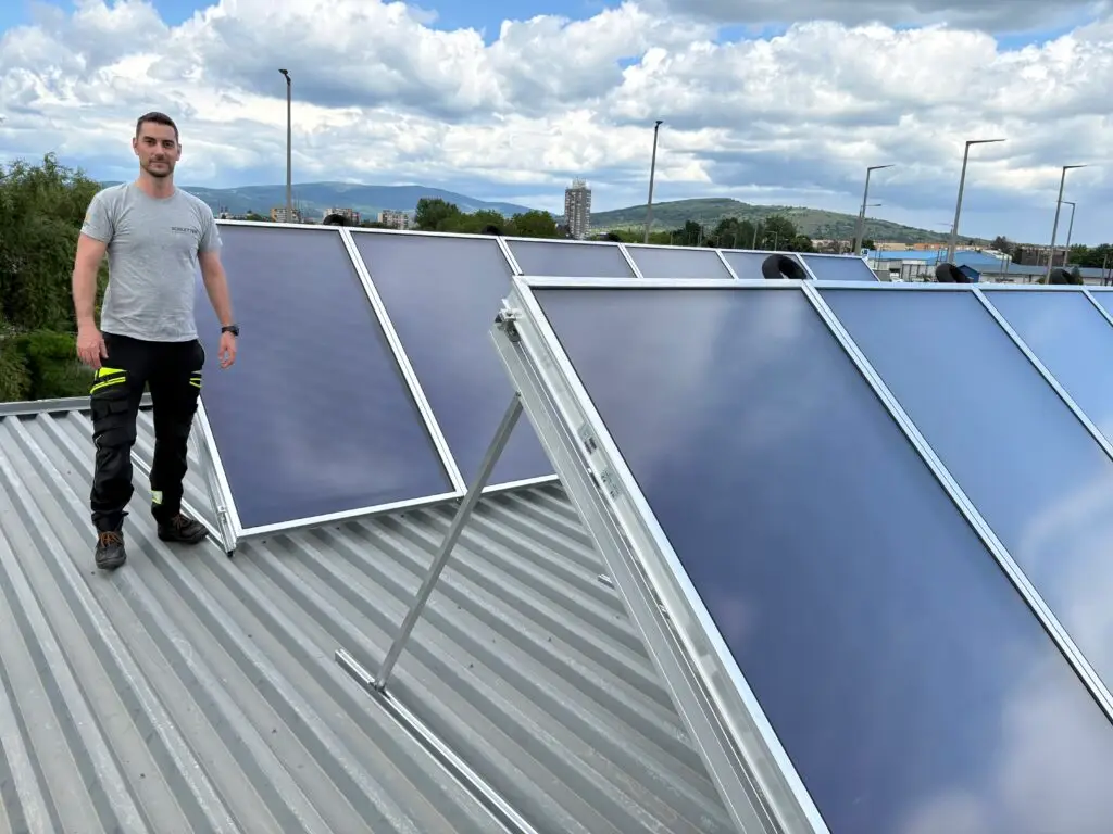 napelem rendszer telepítés tetőn budapest villanyszerelő kivitelezés közben