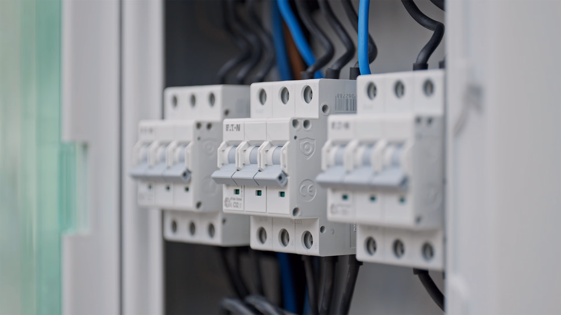 elektromos elosztó tábla kismegszakítókkal villanyszerelés budapest